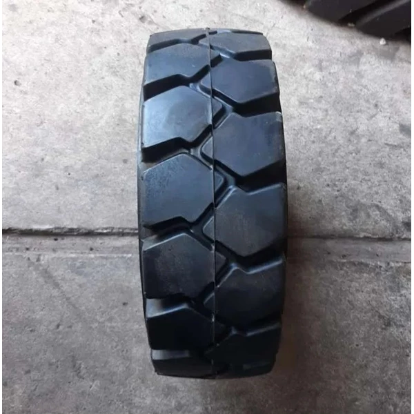 Ban Forklift Solid Trelleborg 18x7-8 XP-700