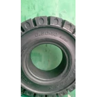 Dynamaxx 6.50-10 Solid Forklift Tires 4