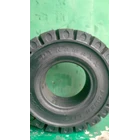 Dynamaxx 6.50-10 Solid Forklift Tires 3