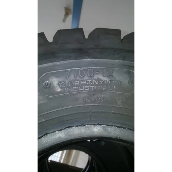 Tire Forklift Gajah Tunggal (Pneumatic)