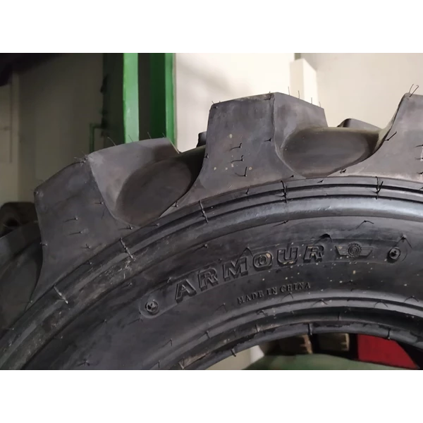 Backhoe Loader Tire 12.5/80-18 12PR
