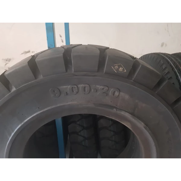 Ascendo Forklift Solid Tire 9.00-20