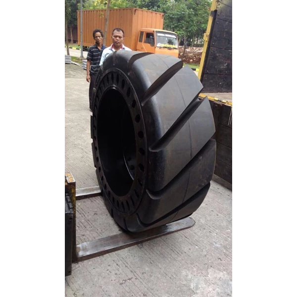 Skid Steer Loader Solid Tire 10 - 16.5 (31x6x10)