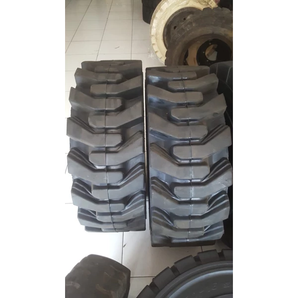Skid Steer Loader Solid Tire 10 - 16.5 (31x6x10)