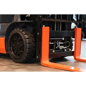 Memilih Ban Forklift Yang Tepat